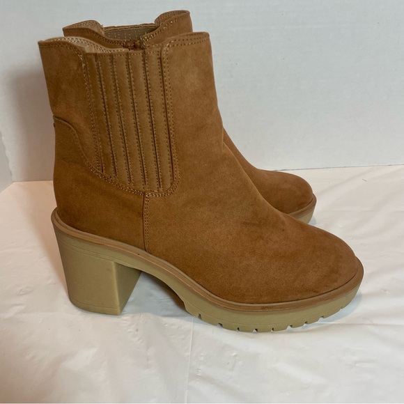 Universal Thread Women's Chunky Heel Tan Suede Ankle Boots - Picture 2 of 10